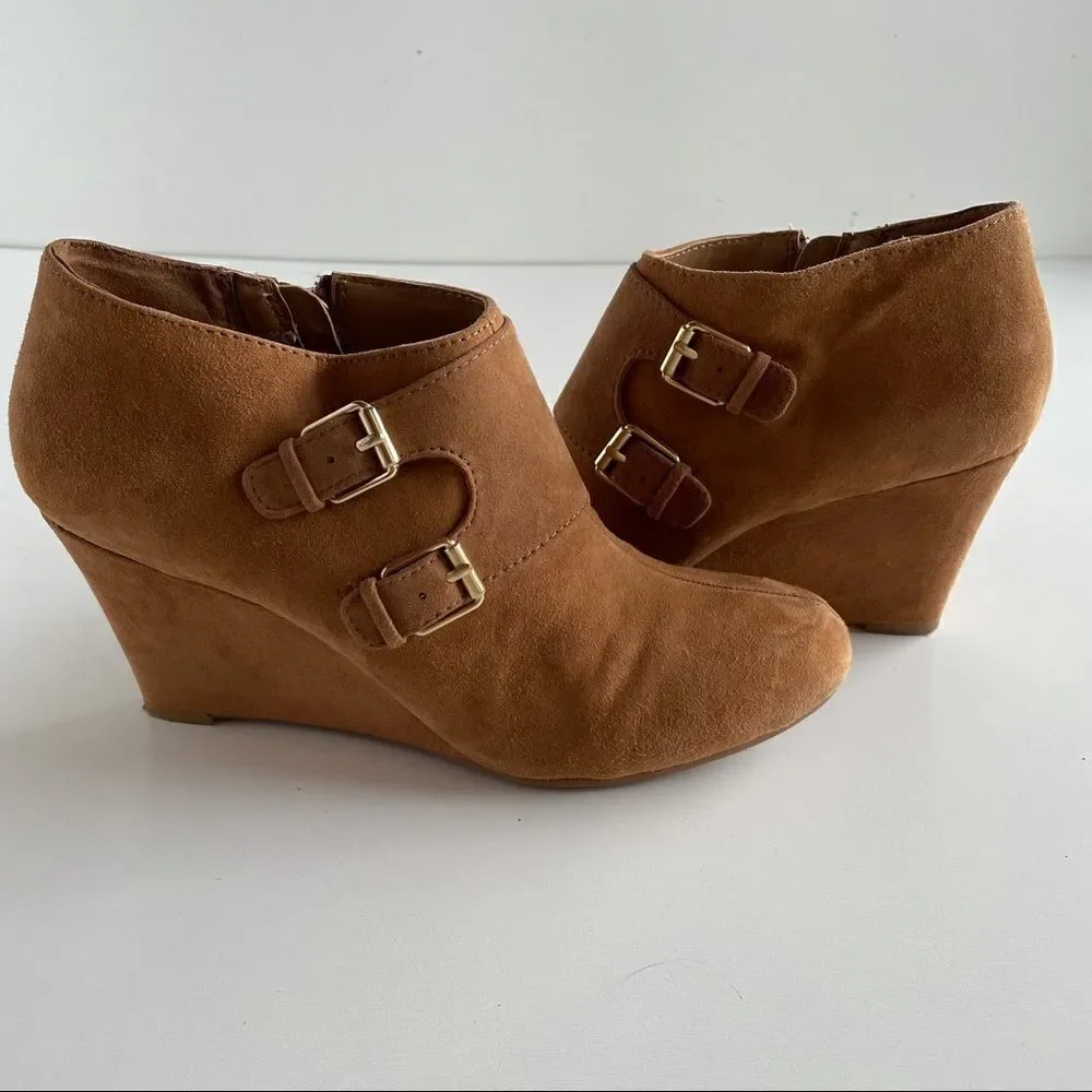Ann Klein 9.5 Real Leather Brown Beige Suede Wedge Buckle ankle Boots Booties